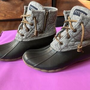 Sperry Top-Sider Gray Quilted Duck Boots Women’s Size 8 Side Zip